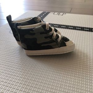 Baby gap toddler shoes